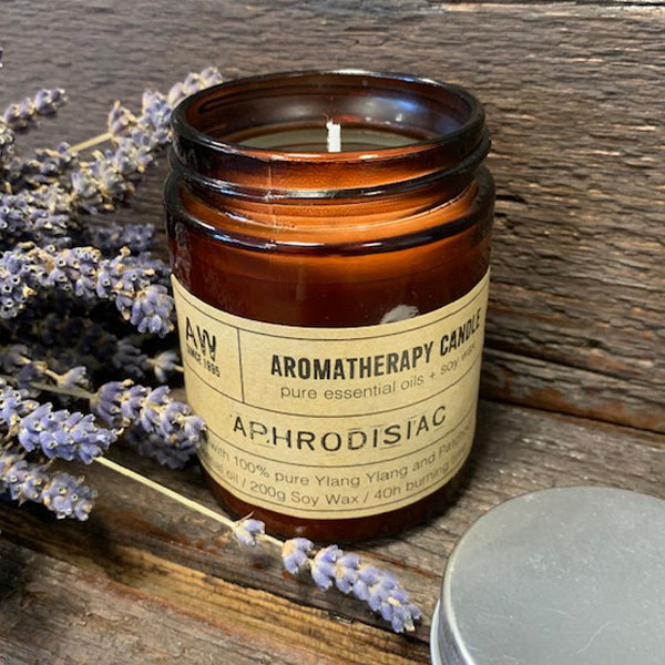 Vyrobené zo 100% Ylang Ylan a Pačuli esenciálneho oleja.